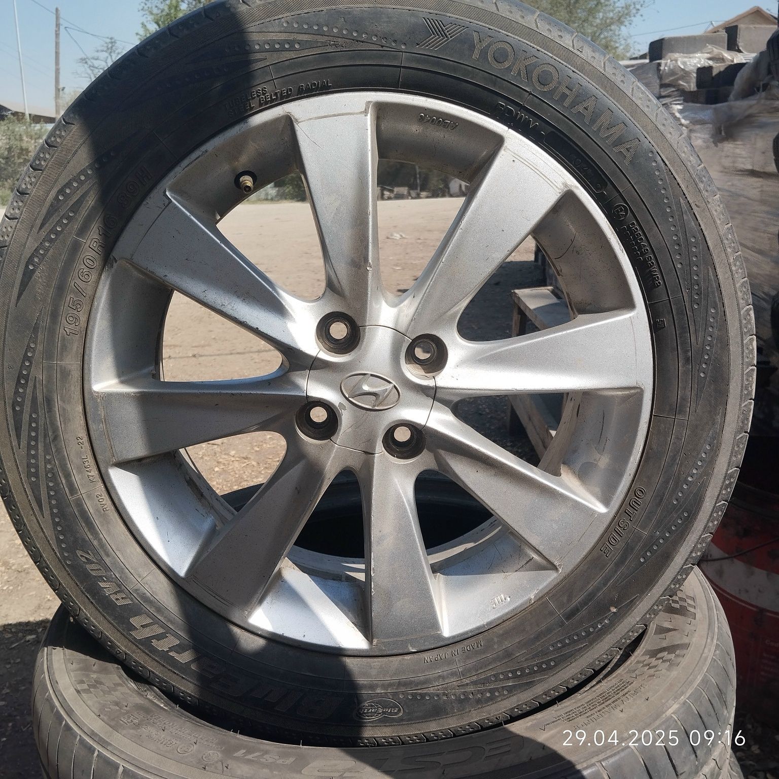 Продам диск с шиной от hyundai 16 размер
