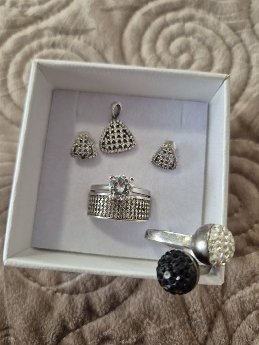 Set argint cu mici defecte 50 lei tot