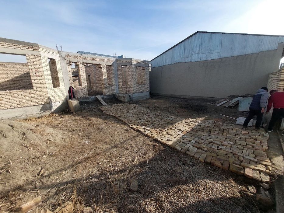 Участок недостроенный  5 мкр старый Кирпичный завод