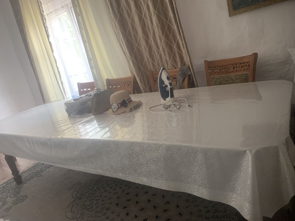 продается стол для гостинной