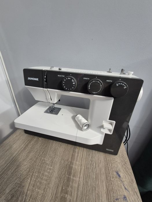 Masina de cusut janome 1522dg gri noua
