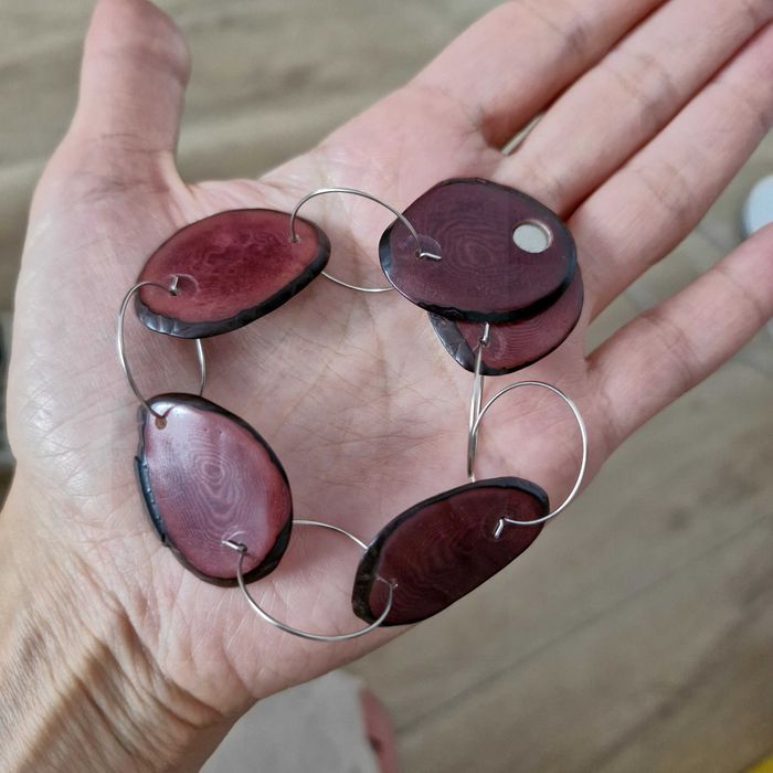 Brățară statement de designer – elemente din lavă vulcanică finisată