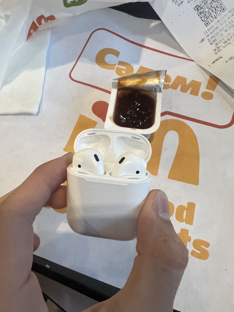 Airpods 1 оригинальные.