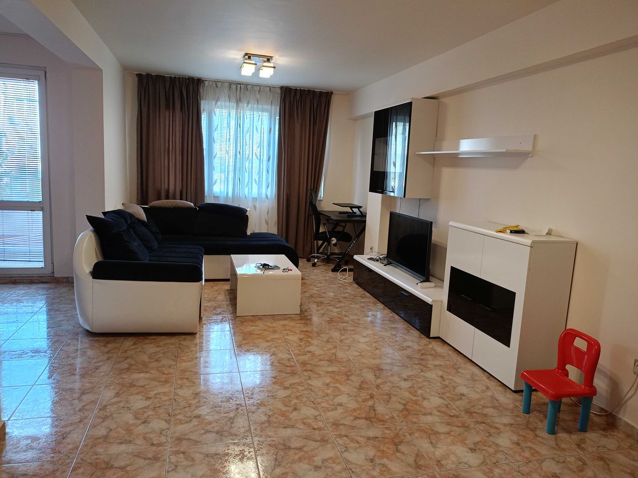Дава се под наем Тристаен апартамент в София, Гео Милев - 140 кв.м за 875 € - Снимка #12