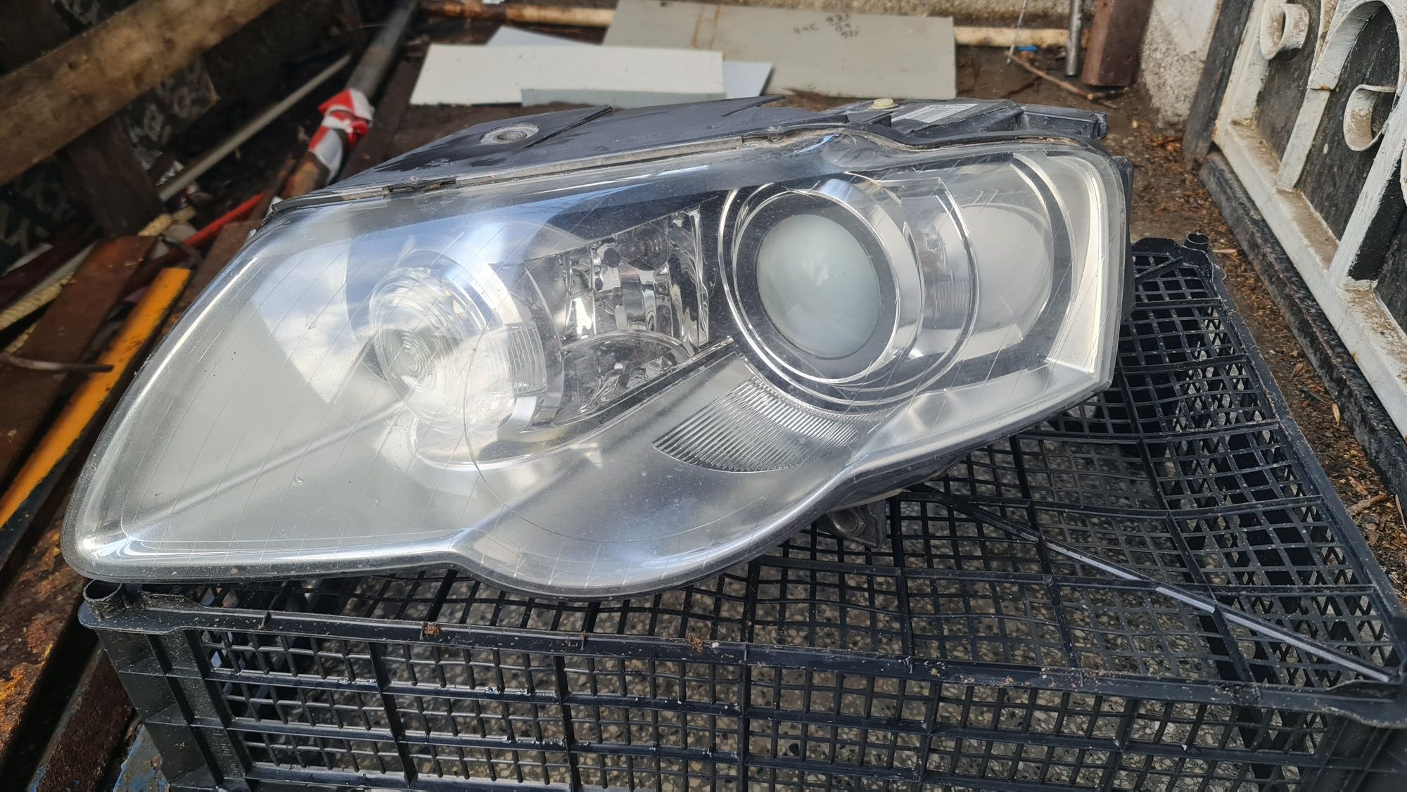 Фарове VW b6 bixenon valeo,крушки Osram xenarc d1s
