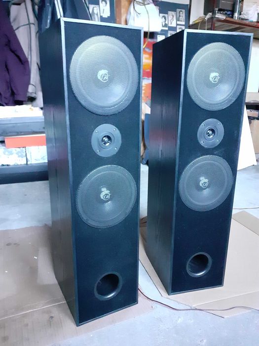 Boxe pe 3 căi 180W producător CAT Germania, de podea