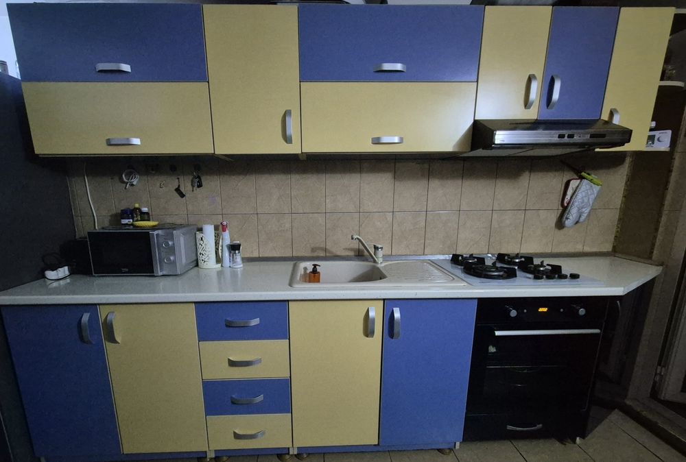 Vand mobila de bucatarie