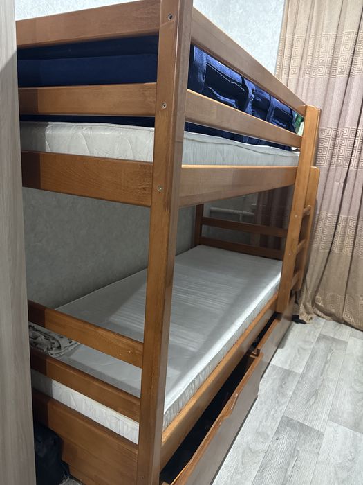 Детская двухъярусная кровать