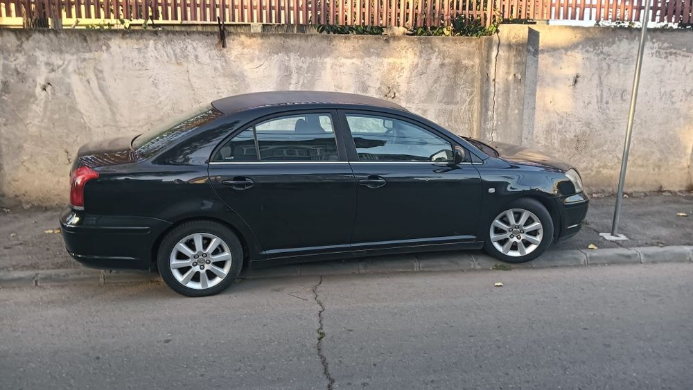 Toyota avensis 2.0d preț 1950euro