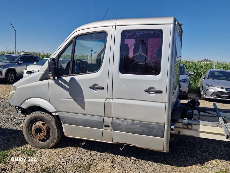 Autoutilitara Mercedes-Benz  Platforma  tracțiune  spate.