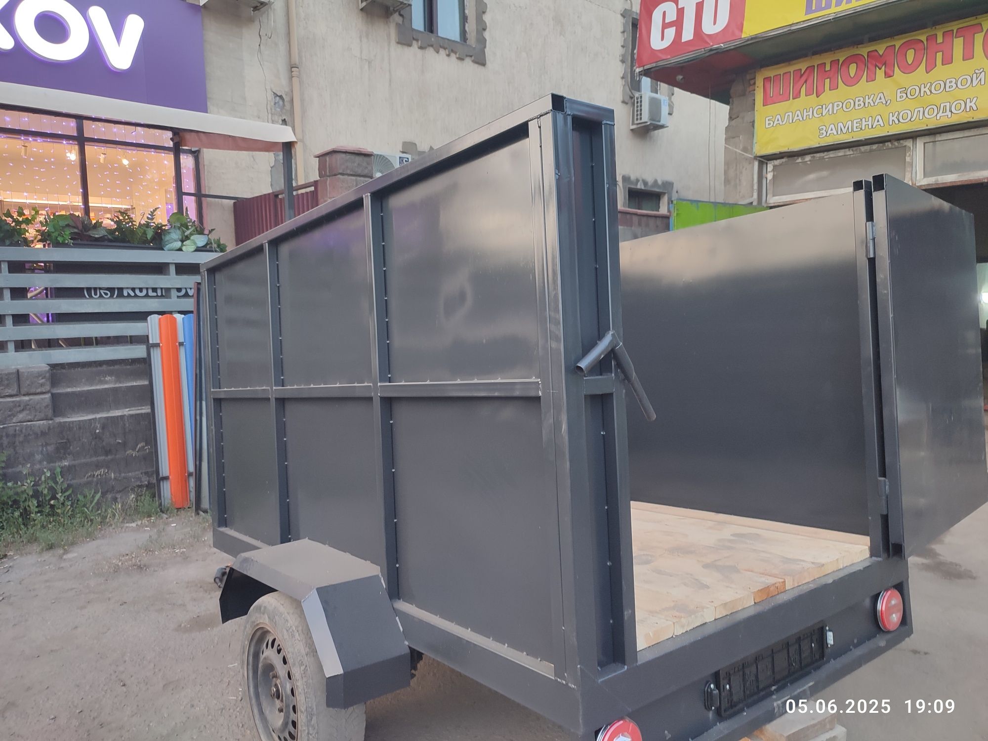 продам прицеп  коневозка