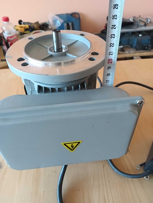 Motor electric nou - 230V, 0.18KW, 1400RPM, butoane start/stop
