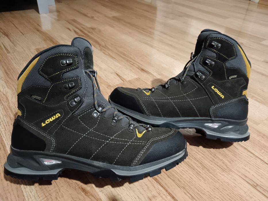 LOWA Vantage GTX Mid