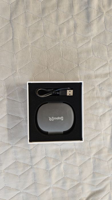 Продавам чисто нови блутут слушалки.