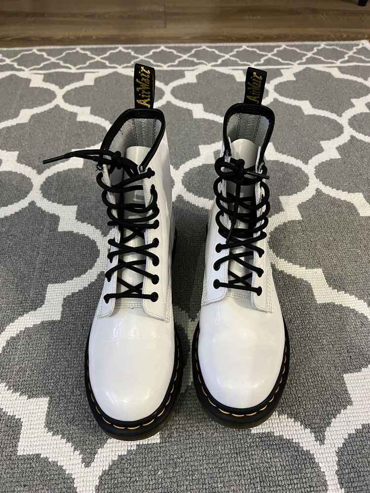 Ghete dama Dr. Martens 41,noi