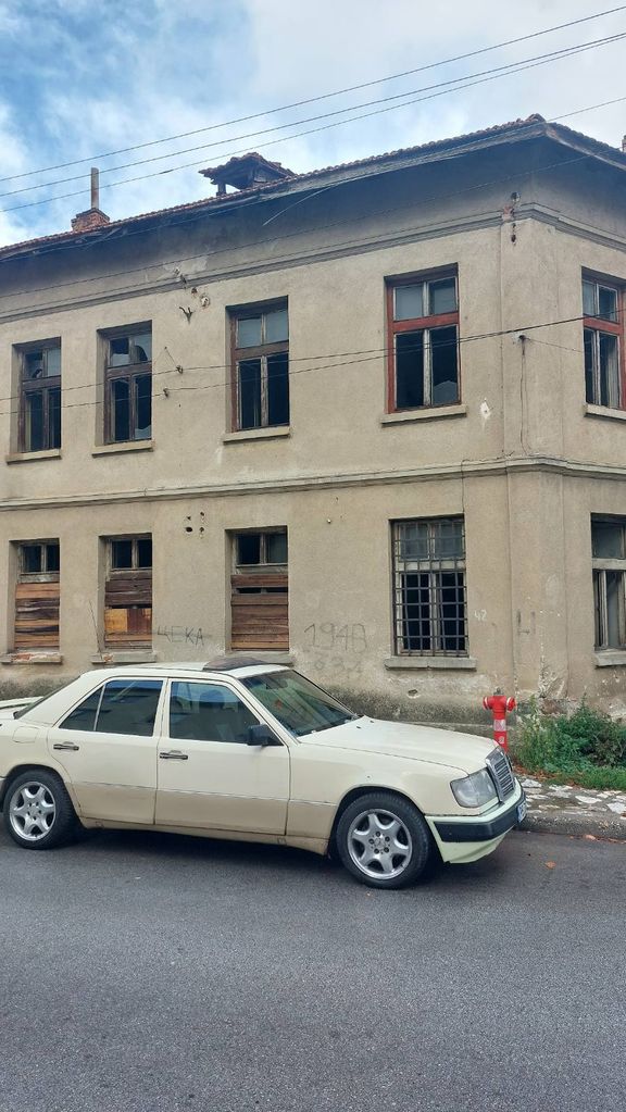 Продава се Къща в Разлог - 300 кв.м за 347 €/кв.м - Снимка #1