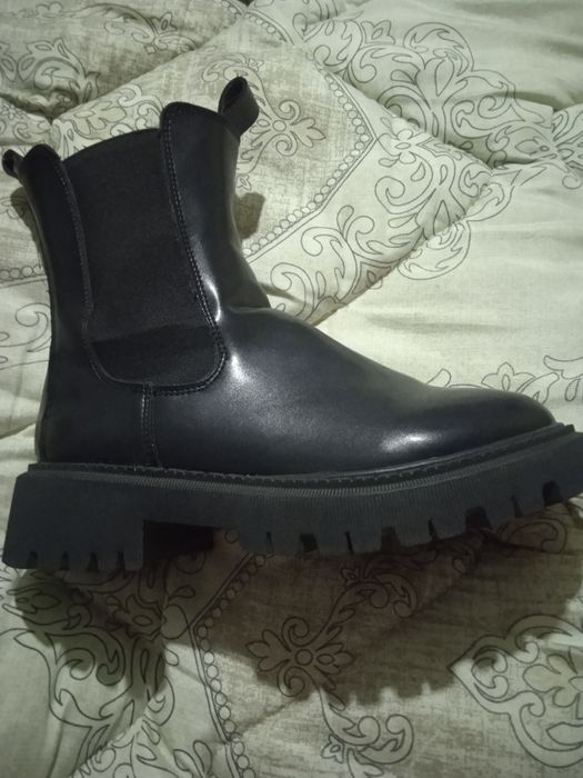 Полусапожки продам.
