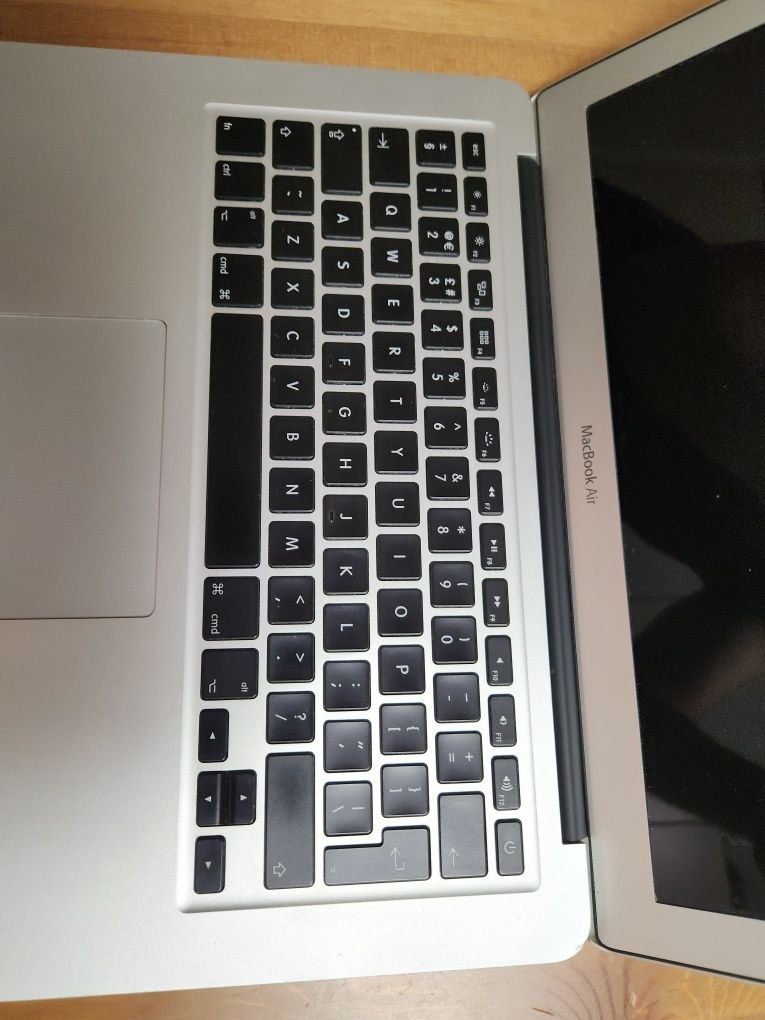 Macbook Air 13 - Intel i7, 8GB DDR3, 250GB SSD