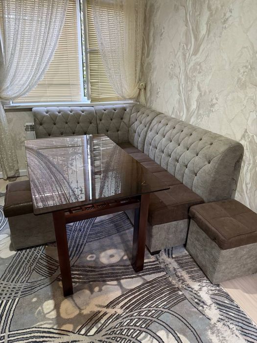 продается комплект диван вместо со столом