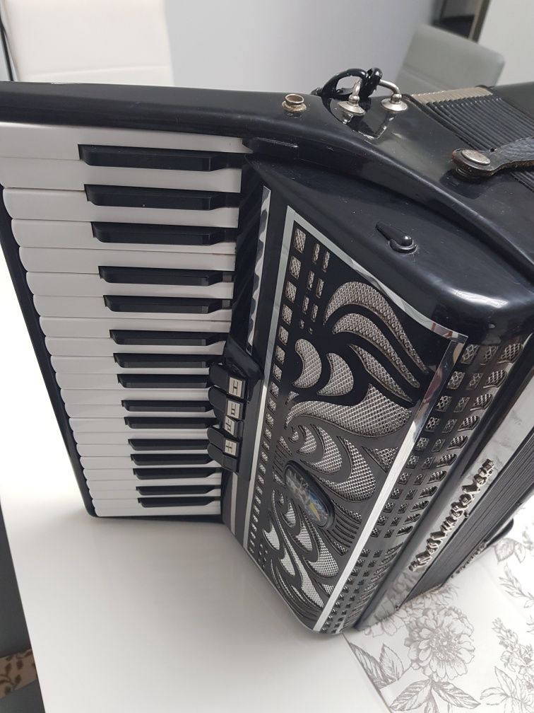 Acordeon Weltmeister Caprice 96b