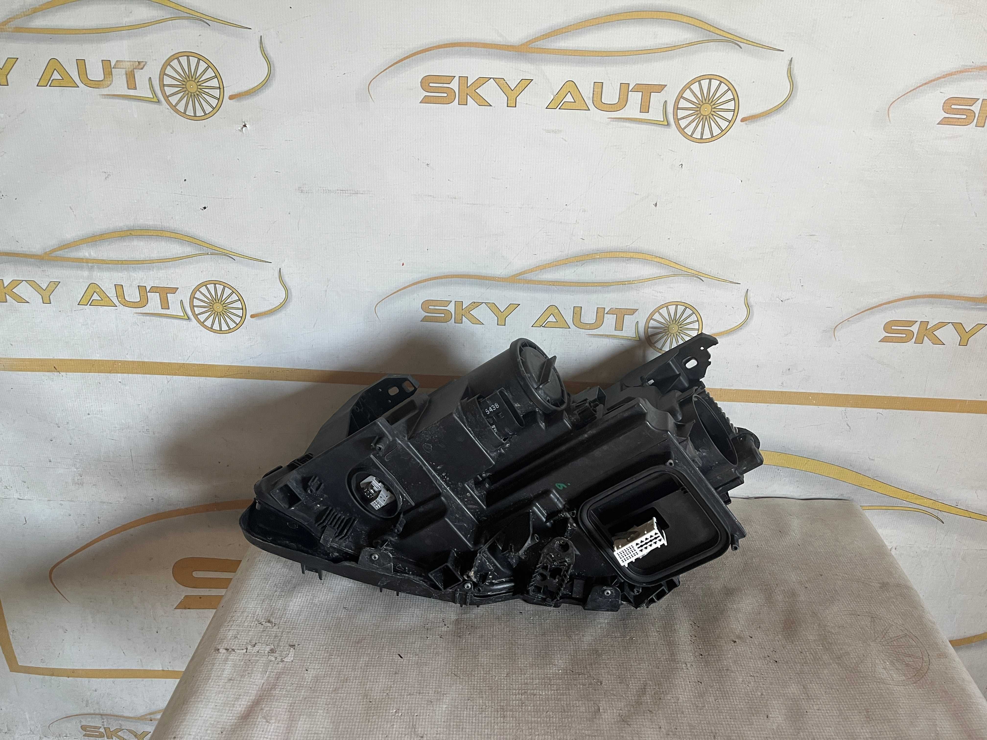 Far dreapta bixenon led Mercedes GLA W156 cod A1569063800