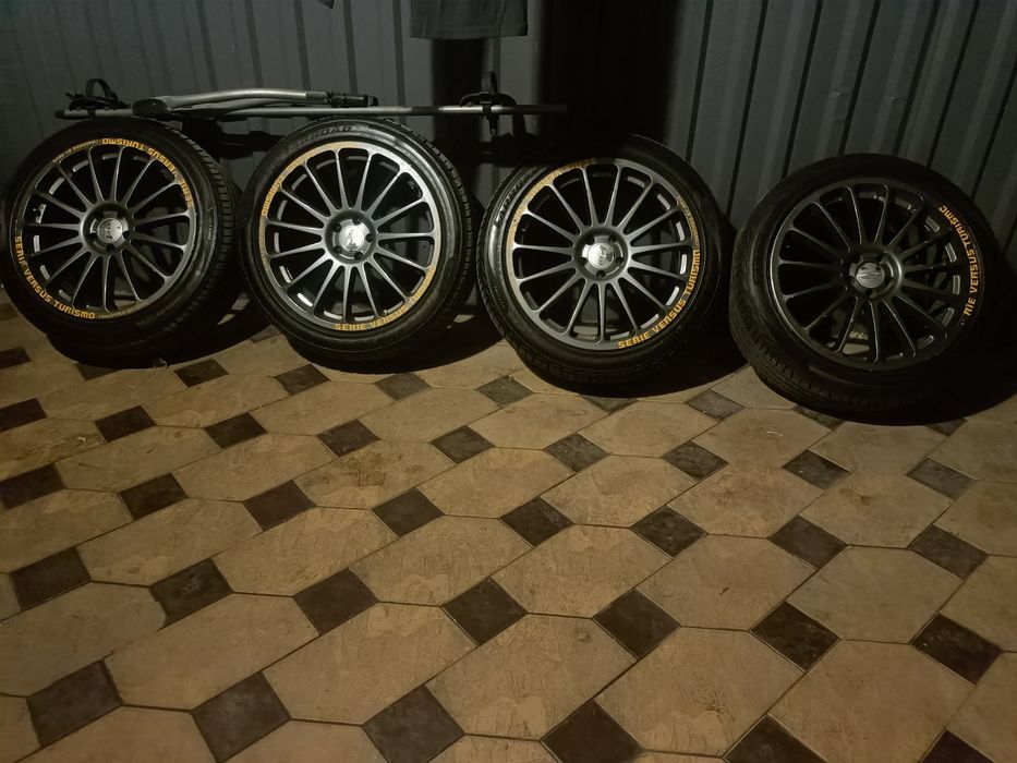 Продам диски р 18 с летней резиной ой , резина 25 года