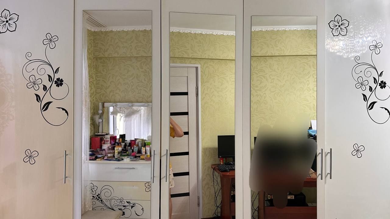 Продается  шифоньер б/у. Состояние мебели хорошее. В хорошем состоянии