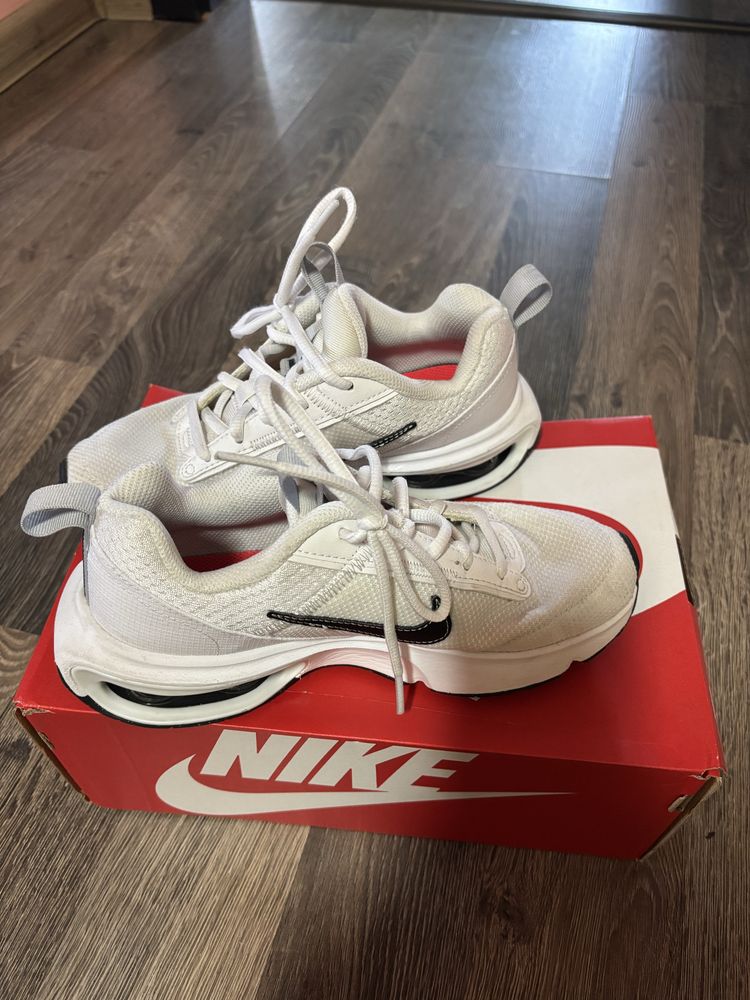 Оригинални маратонки nike