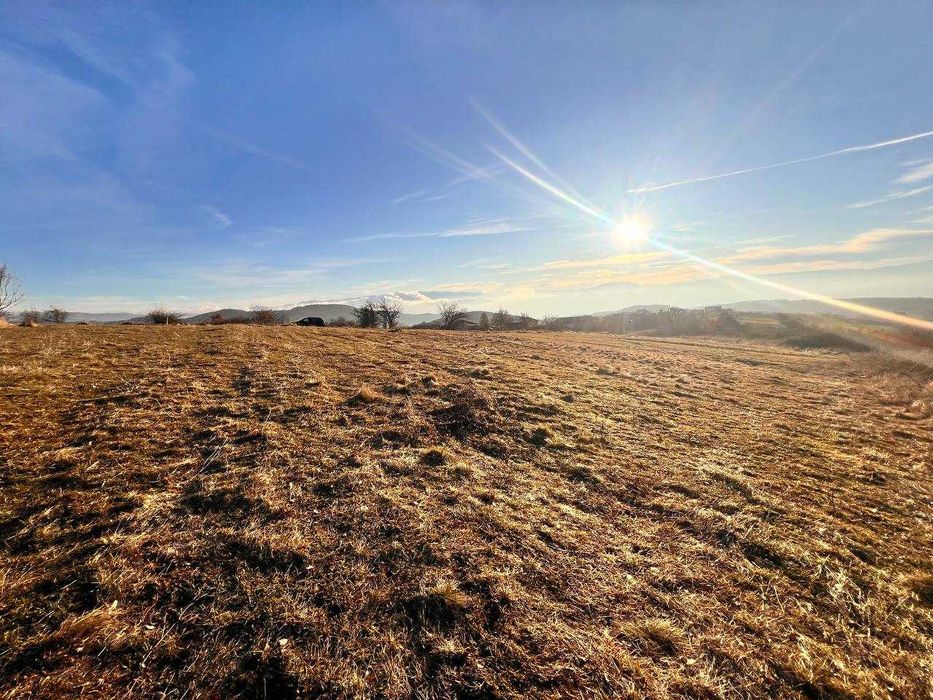 Парцел за Жилищно Строителство с Панорамна Гледка в с. Дъбрава
