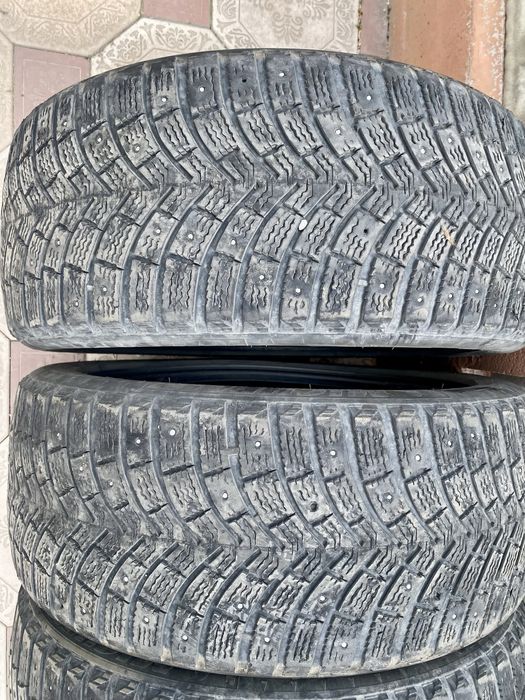 Продам зимние шины комплект Мишлен