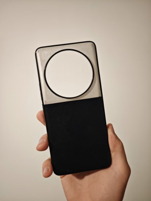 Husa Xiaomi 13 Ultra alb-negru folosita