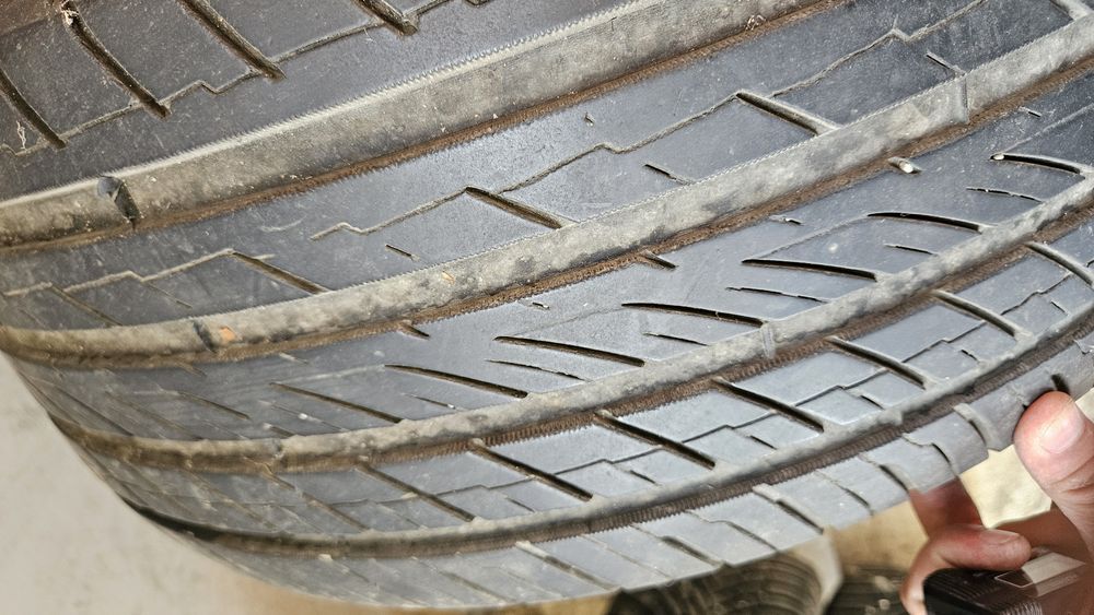 2бр гуми 235 45 17 дот 21