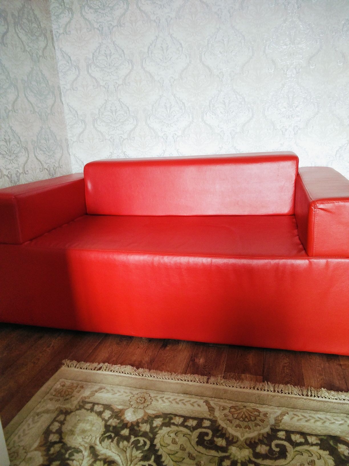 Продаю диван Аристон и др.