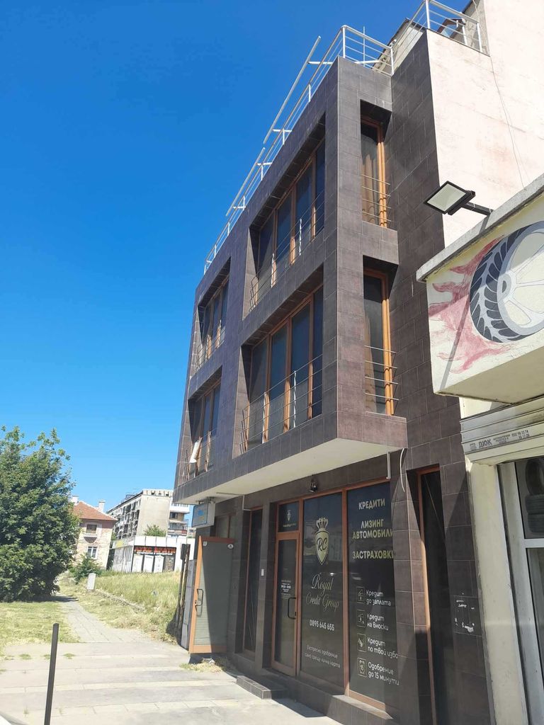 Продава се Хотел в Пазарджик, Изток - 360 кв.м за 778 €/кв.м - Снимка #2