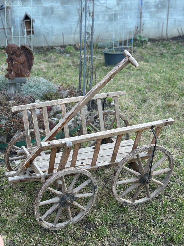Căruciori vechi de colecție