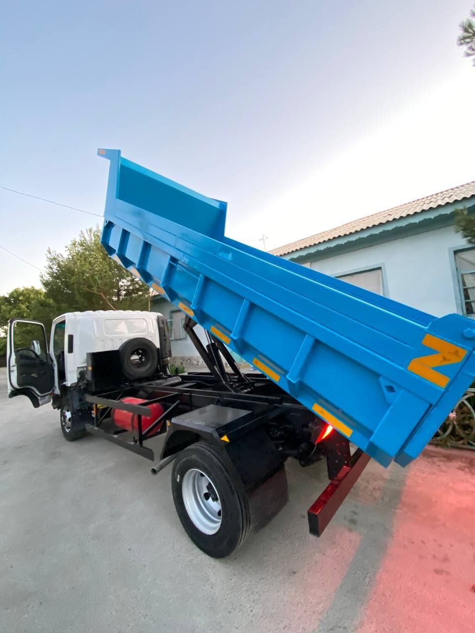 isuzu samosval 2012yil