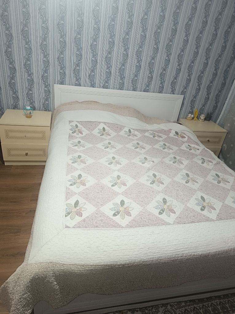Продам двухспальную кровать.