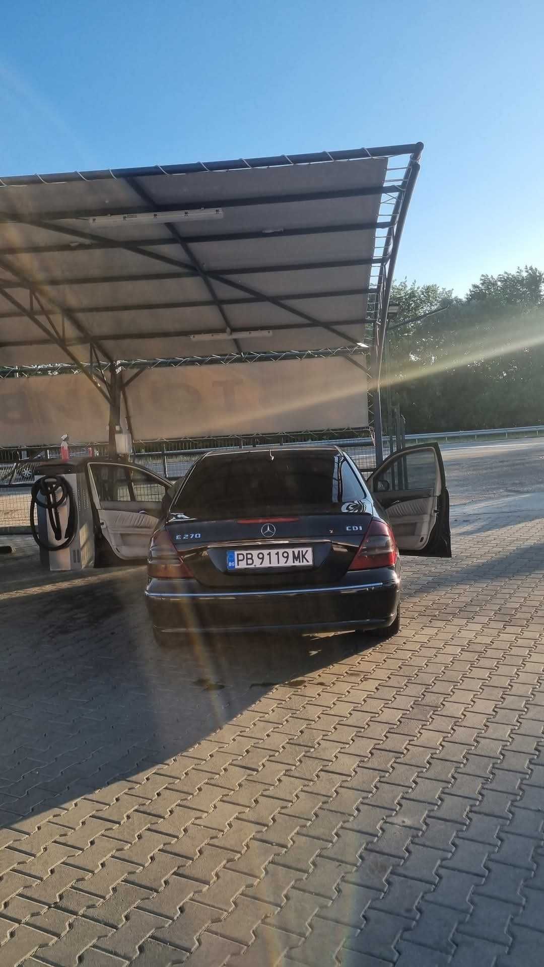 W211 Mercedes E 270