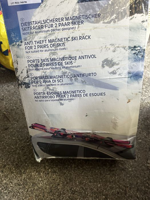 Магнитни стойки за ски