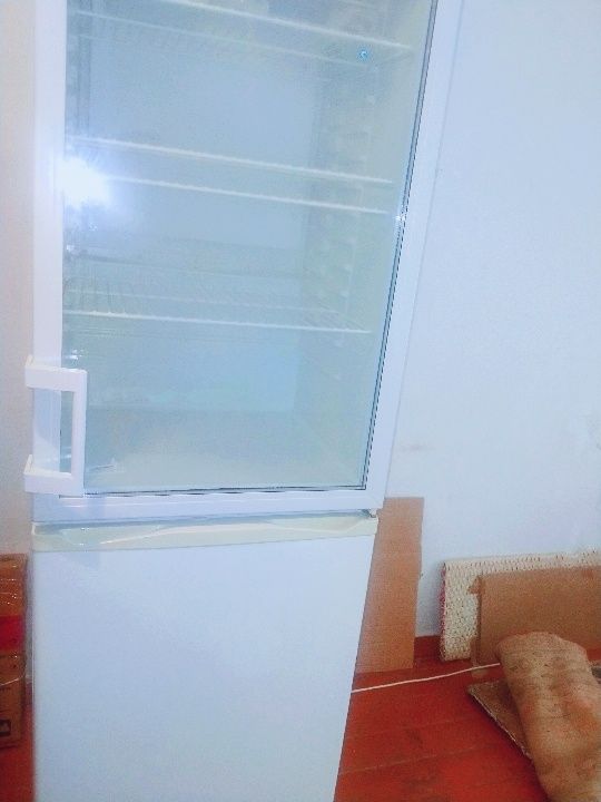 Холодильник со стеклянной дверью