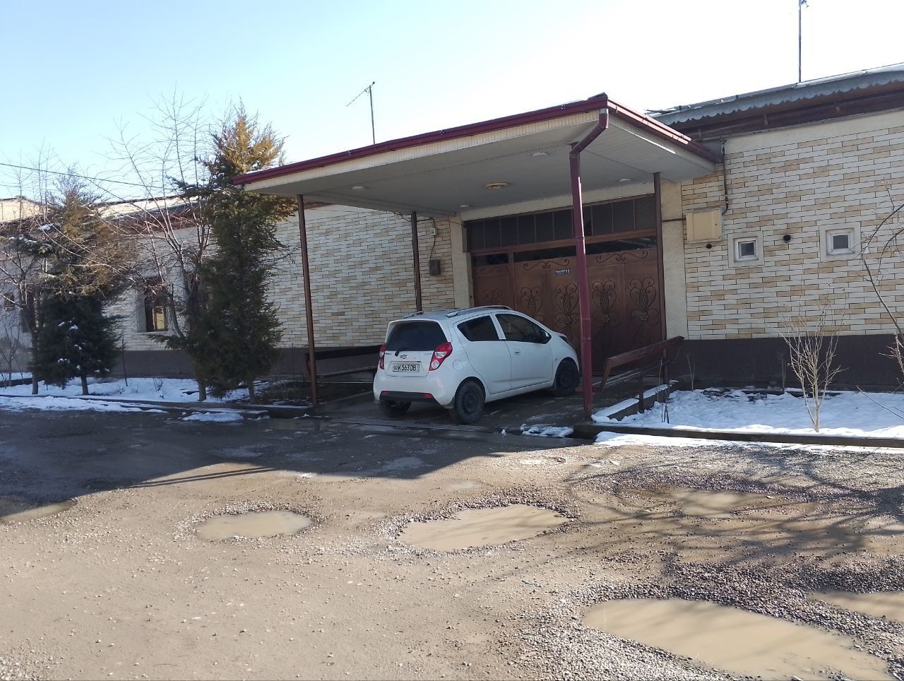 Nazarbek da uchastka sotiladi
