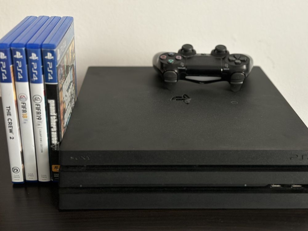 Vând PS4 PRO !