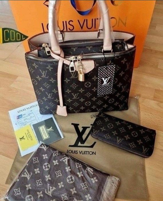 Set 3 articole LV,model office,saculet, etichetă