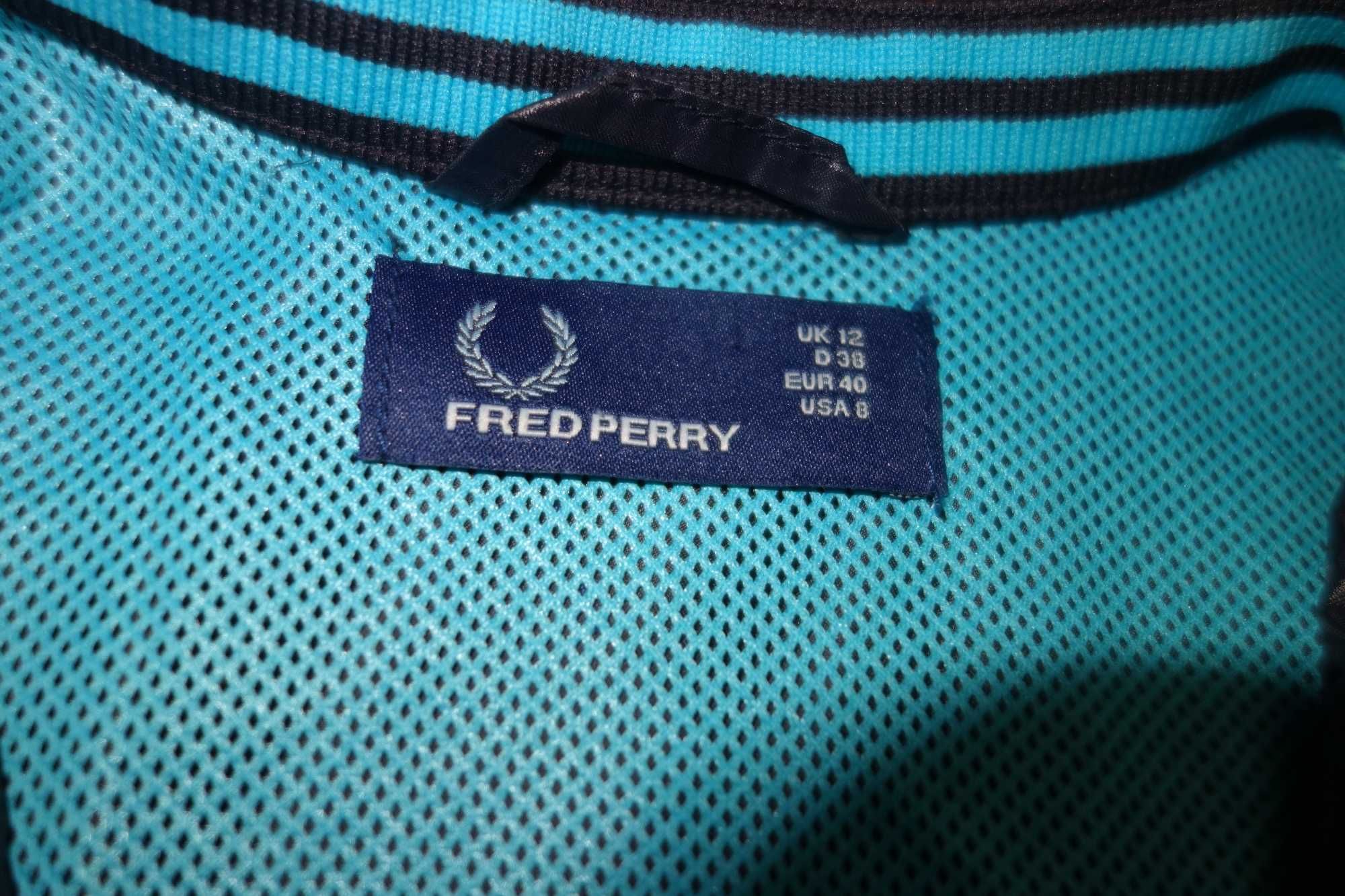 Geaca Dama Subtire  Fred Perry, Marimea M, Albastru, Stare excelenta