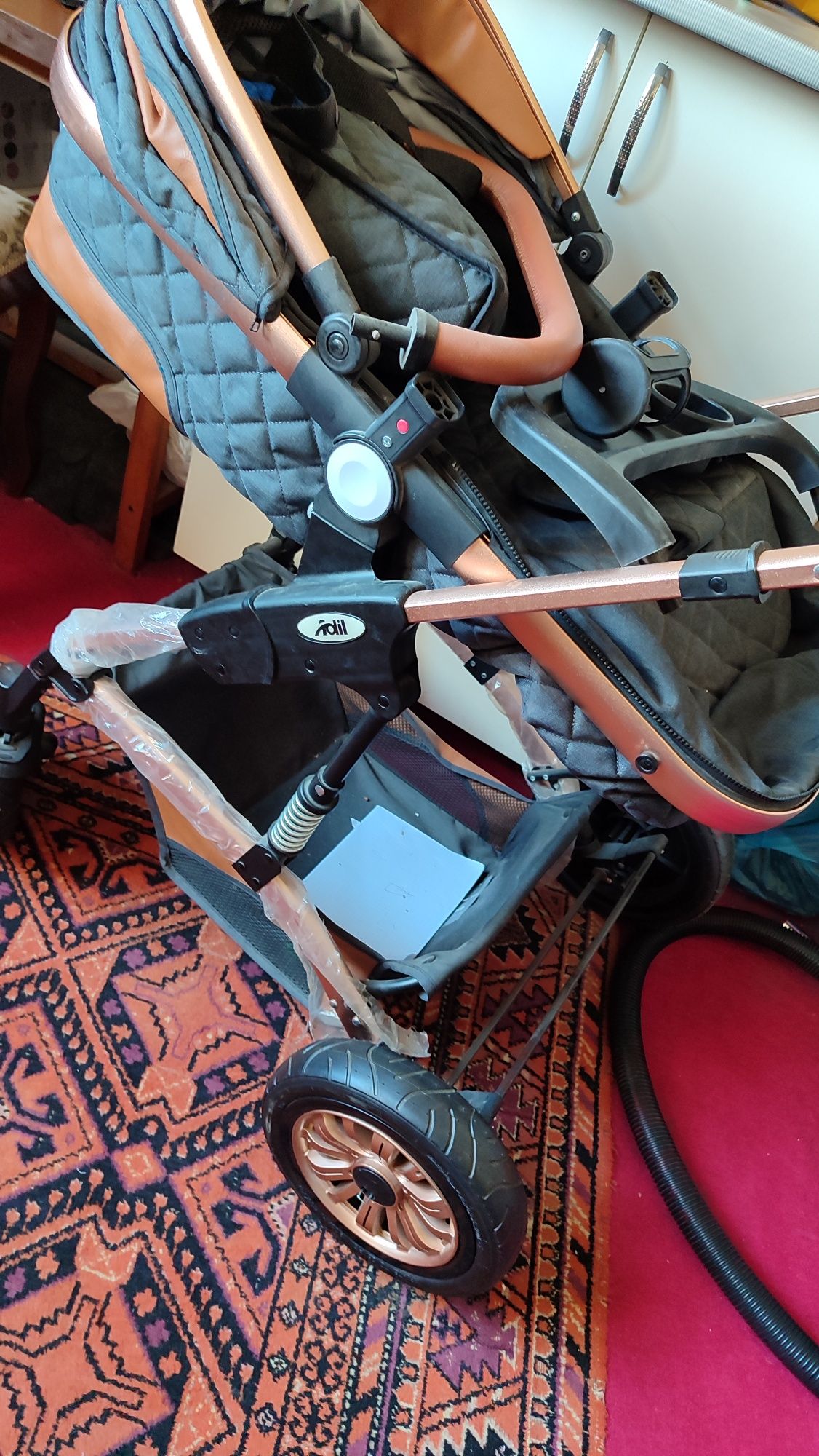 Asil kolyaska umuman ishlatilmagan yangi xama narsasi bor