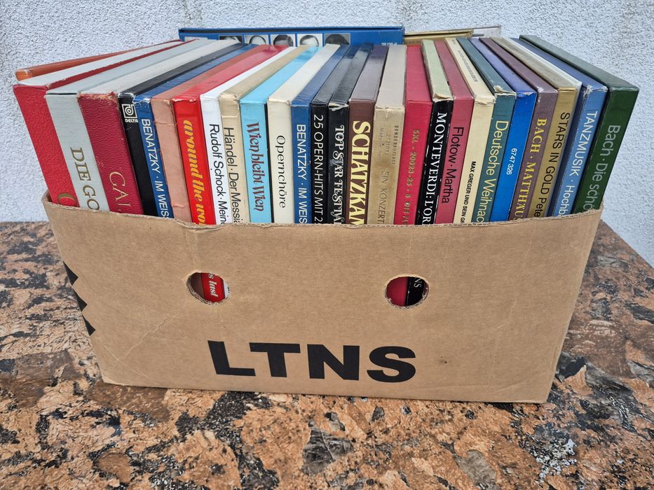 Vând Lot Discuri Vinil 100LP,muzica Clasică mixta 

- Clasică 

- In