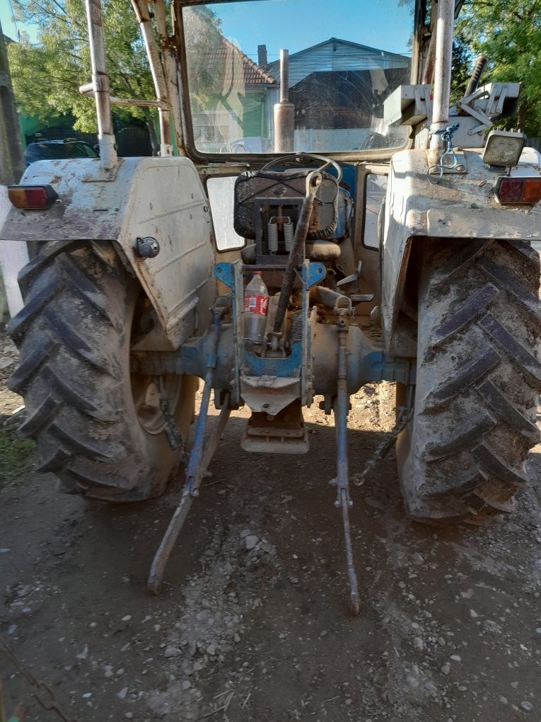 Vând tractor și disc