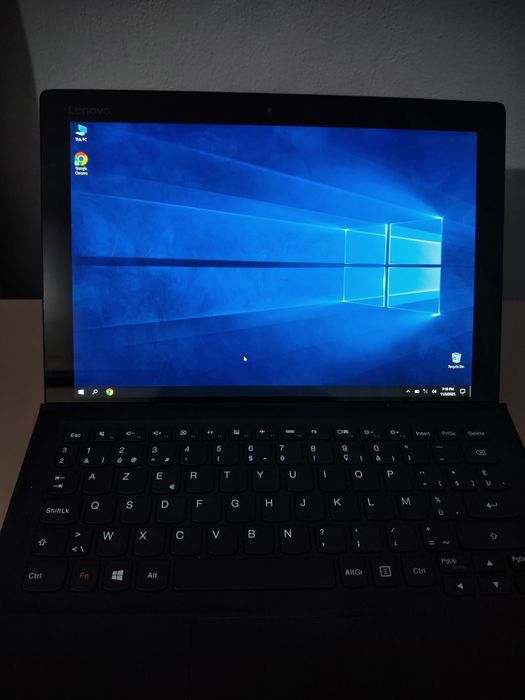 TABLETA -Laptop Lenovo MIIX 700 cu procesor Intel® Core™ m5-6Y54 1.10G