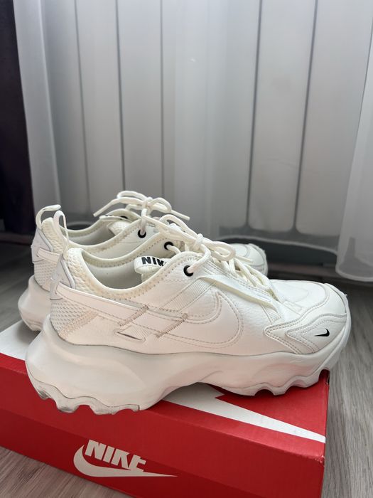 Дамски маратонки  NIKE TC 7900