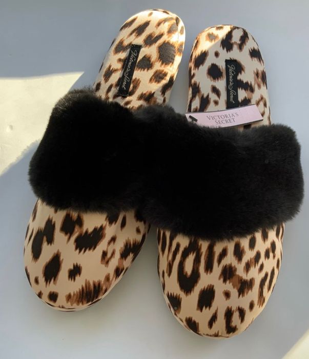 Victoria's Secret
Leopard Slippers Flats
Size: US 7 Regular (M, B)